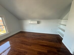 1367 Burdette Ave, Unit Apt 2 in Cincinnati, OH - Building Photo - Building Photo