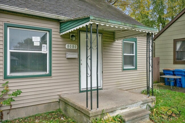 8080 Essex Ave in Warren, MI - Building Photo - Building Photo