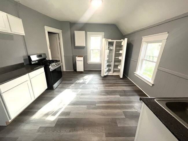 423 E 16th St, Unit 2 in Erie, PA - Building Photo - Building Photo