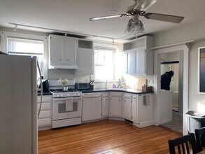 36 Hammond St in Newport, RI - Building Photo - Building Photo