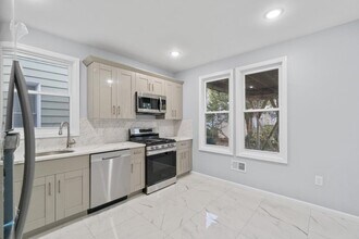 170 W 10th St in Bayonne, NJ - Building Photo - Building Photo