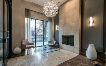 101 W Superior St in Chicago, IL - Building Photo - Building Photo