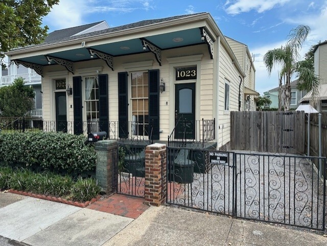 1023 General Taylor, Unit 1023