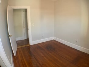 11 Chilcott Pl, Unit 2 in Boston, MA - Foto de edificio - Building Photo