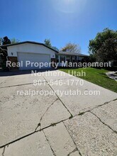 1096 N Sunflower Cir in Layton, UT - Building Photo - Building Photo