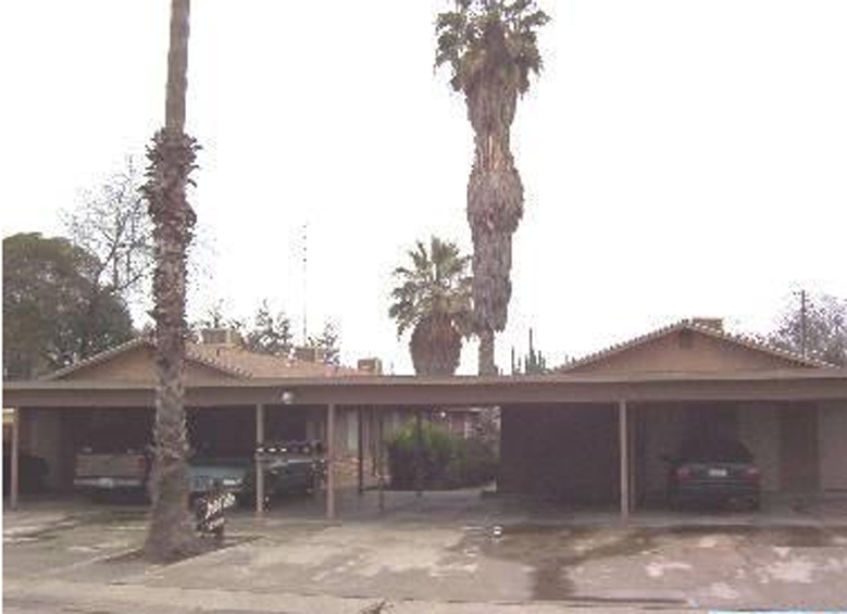 2230 S Linwood St in Visalia, CA - Building Photo