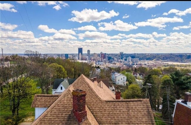 310 Marsonia St, Unit 1 in Pittsburgh, PA - Building Photo - Building Photo