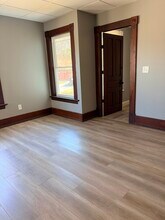 25 Elm St, Unit 2 in North Brookfield, MA - Foto de edificio - Building Photo