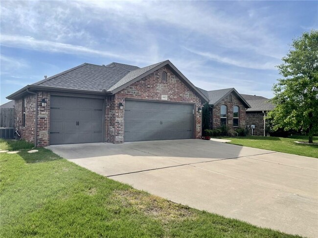 1913 SW Cypress St in Bentonville, AR - Foto de edificio - Building Photo