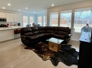 10016 Warlander Dr in Providence Village, TX - Foto de edificio - Building Photo