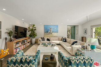 8532 Eastwood Rd in West Hollywood, CA - Building Photo - Building Photo