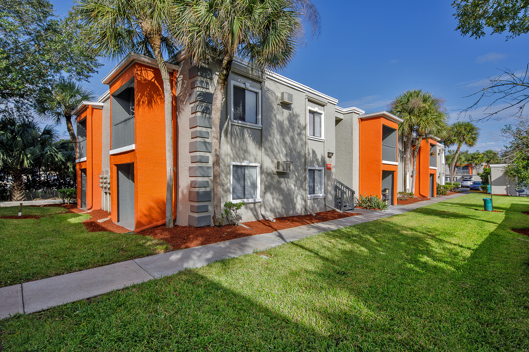 Windward Apartments in Orlando, FL - Building Photo