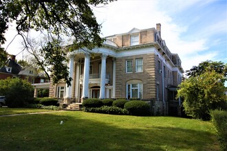 505 S Queen St in Martinsburg, WV - Building Photo - Building Photo