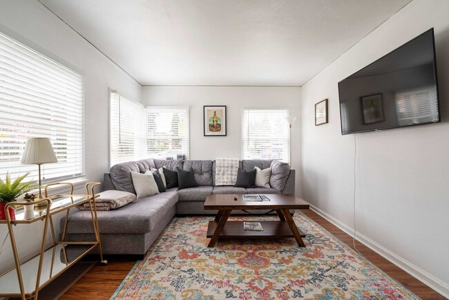 825 SE 49th Ave