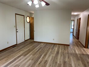 304 Old Stage Rd in Gray, TN - Building Photo - Building Photo