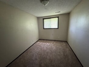 350 Earl St in Evansdale, IA - Building Photo - Building Photo