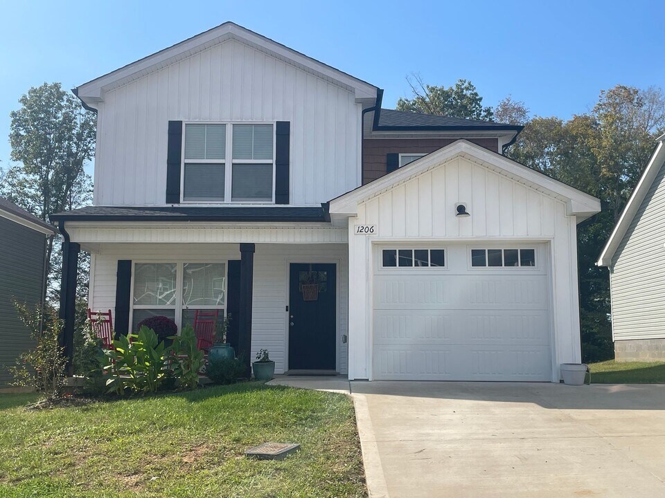 1206 Cottonwood Dr in Clarksville, TN - Building Photo