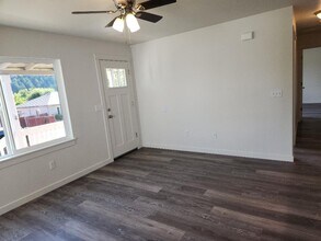 1881 Cedar St in Sweet Home, OR - Building Photo - Building Photo