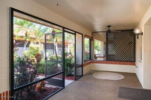 2009 Pine Isle Ln in Naples, FL - Building Photo