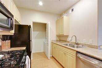 2335 Watermarke Pl, Unit 2335 in Irvine, CA - Building Photo - Building Photo