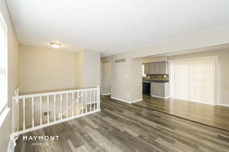 313 NE Lakeview Dr in Blue Springs, MO - Building Photo - Building Photo