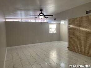 126 Clubhill in San Antonio, TX - Building Photo - Building Photo