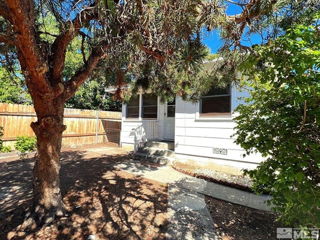 351 W Arroyo St in Reno, NV - Building Photo - Building Photo