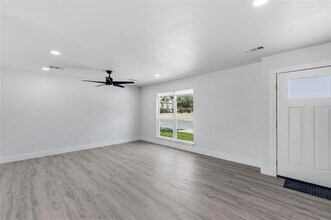 2025 Red Cloud Dr in Dallas, TX - Foto de edificio - Building Photo
