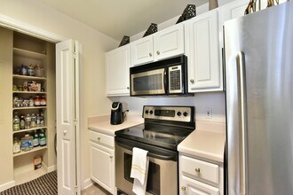 1101 Juniper St NE, Unit 1404 in Atlanta, GA - Building Photo - Building Photo