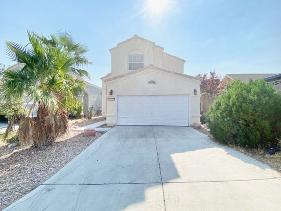 8125 Redskin Cir in Las Vegas, NV - Foto de edificio