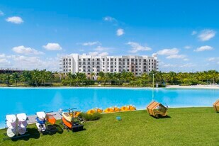 Villa Sole in North Miami, FL - Building Photo