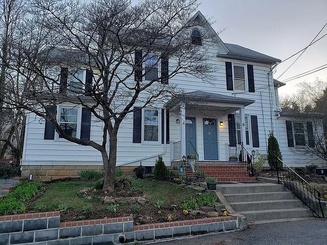 property at 6 Hood St