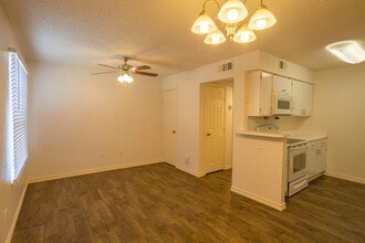 Meadow Ridge Apartments in Midwest City, OK - Building Photo - Interior Photo