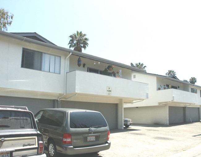 2701-2719 Harbor Blvd in Ventura, CA - Foto de edificio - Building Photo