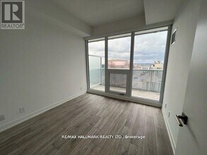 15 Holmes Ave in Toronto, ON - Building Photo - Building Photo