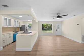 5991 NW 14th Pl in Sunrise, FL - Building Photo - Building Photo