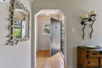 1562 Lincoln Ave, Unit A in Alameda, CA - Building Photo - Building Photo