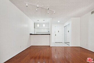6515 Green Valley Cir in Culver City, CA - Building Photo - Building Photo