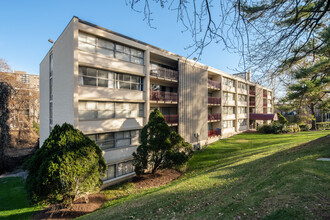 Presidential Park Condominium in Hyattsville, MD - Building Photo - Building Photo