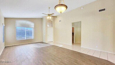 9146 W Chino Dr in Peoria, AZ - Foto de edificio - Building Photo