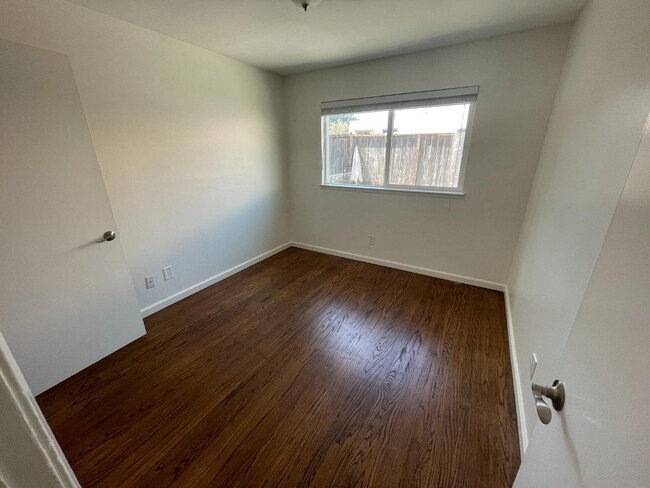 204 Lauren Ave in Pacifica, CA - Building Photo - Building Photo