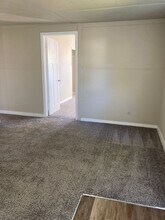 2809 E 37th St in Des Moines, IA - Building Photo - Building Photo