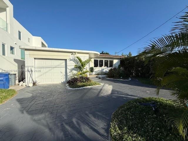 9541 Carlyle Ave in Surfside, FL - Building Photo - Building Photo