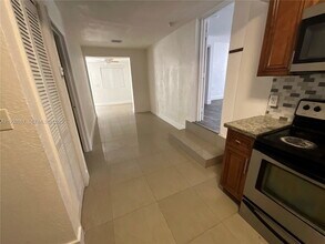1064 NW 103rd St in Miami, FL - Building Photo - Building Photo