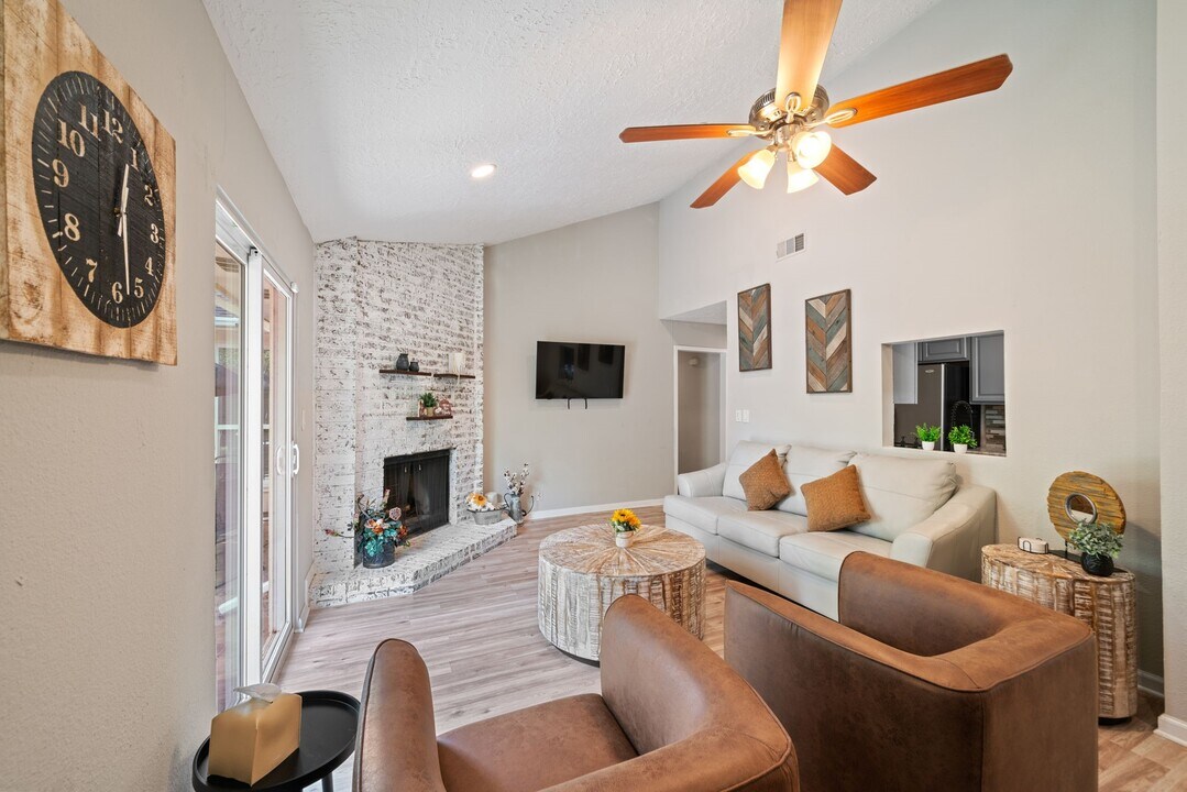 2523 Village Oak Dr. in Katy, TX - Building Photo