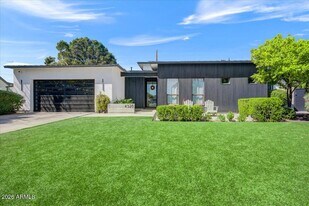 4528 North 39th Pl in Phoenix, AZ - Building Photo