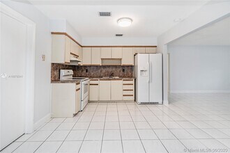 5843 Tyler St-Unit -1 in Hollywood, FL - Building Photo - Building Photo