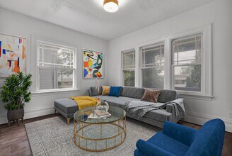 808 Vine St, Unit 1 in Lansing, MI - Foto de edificio - Building Photo