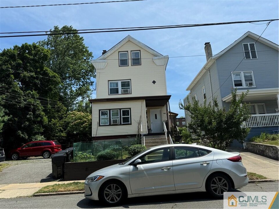 423 Cedar Ave-Unit -2 in Highland Park, NJ - Building Photo