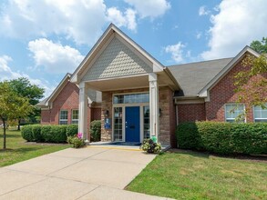 Chelsea Park Apartments in Taylor, MI - Foto de edificio - Building Photo